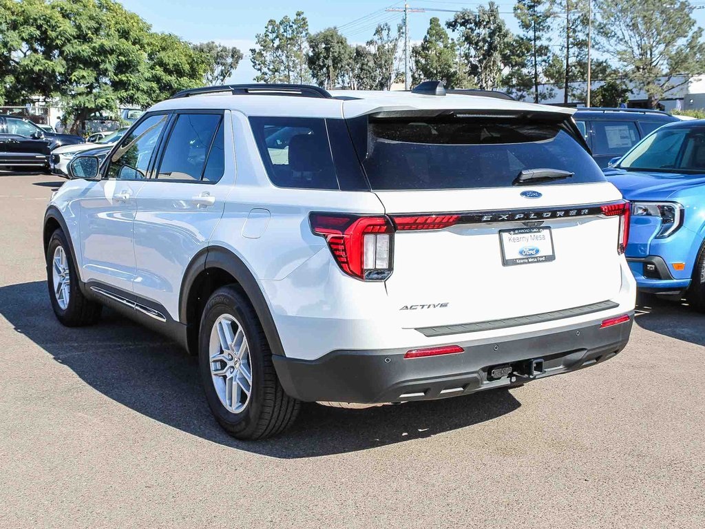 2025 Ford Explorer photo 3