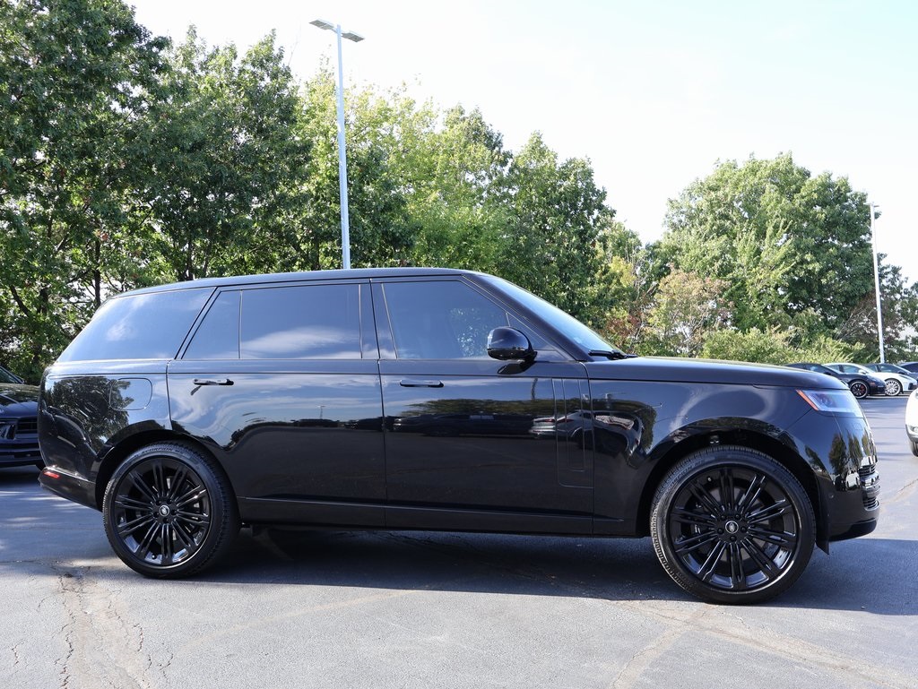 2025 Land Rover Range Rover SE photo 4