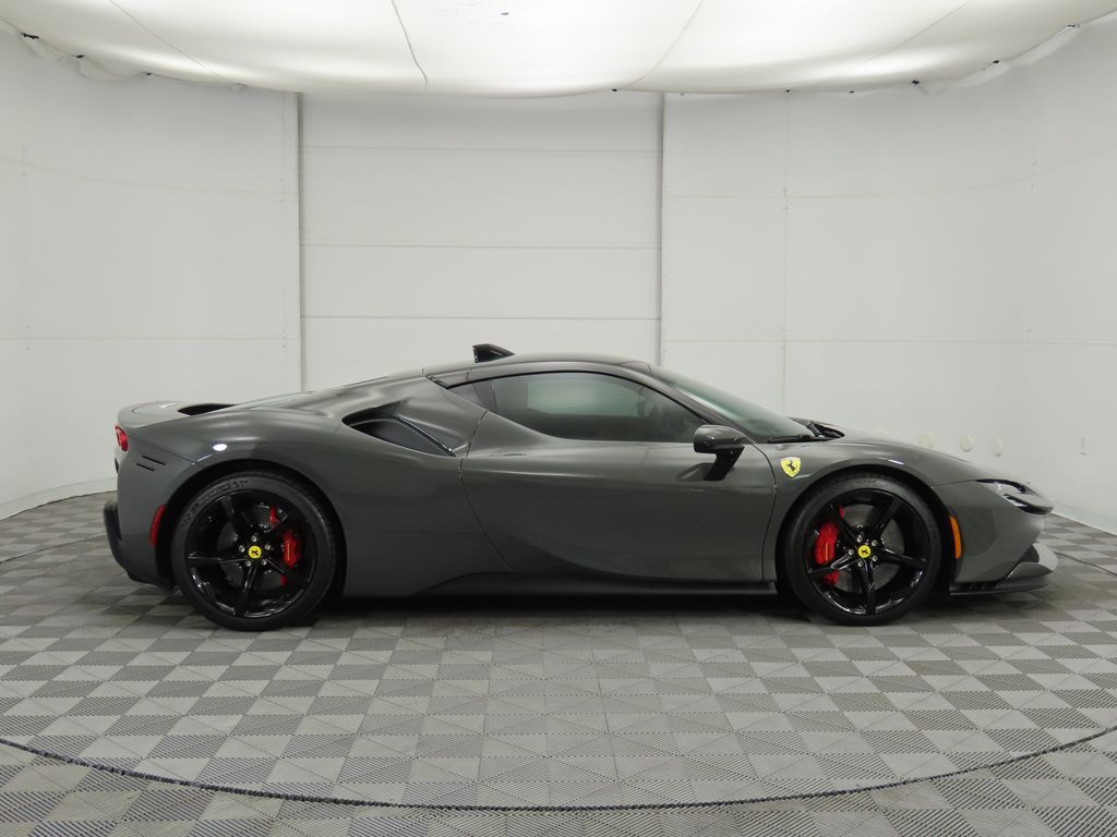 2024 Ferrari SF90 Stradale Base photo 4