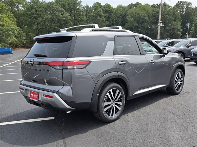 2025 Nissan Pathfinder Platinum photo 2