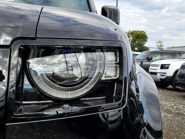 2025 Land Rover Defender 110 X-Dynamic SE photo 8