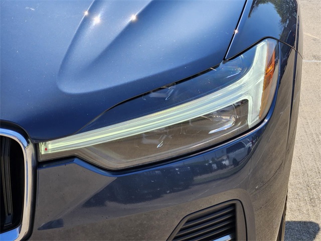 2022 Volvo XC60 B5 Momentum photo 7