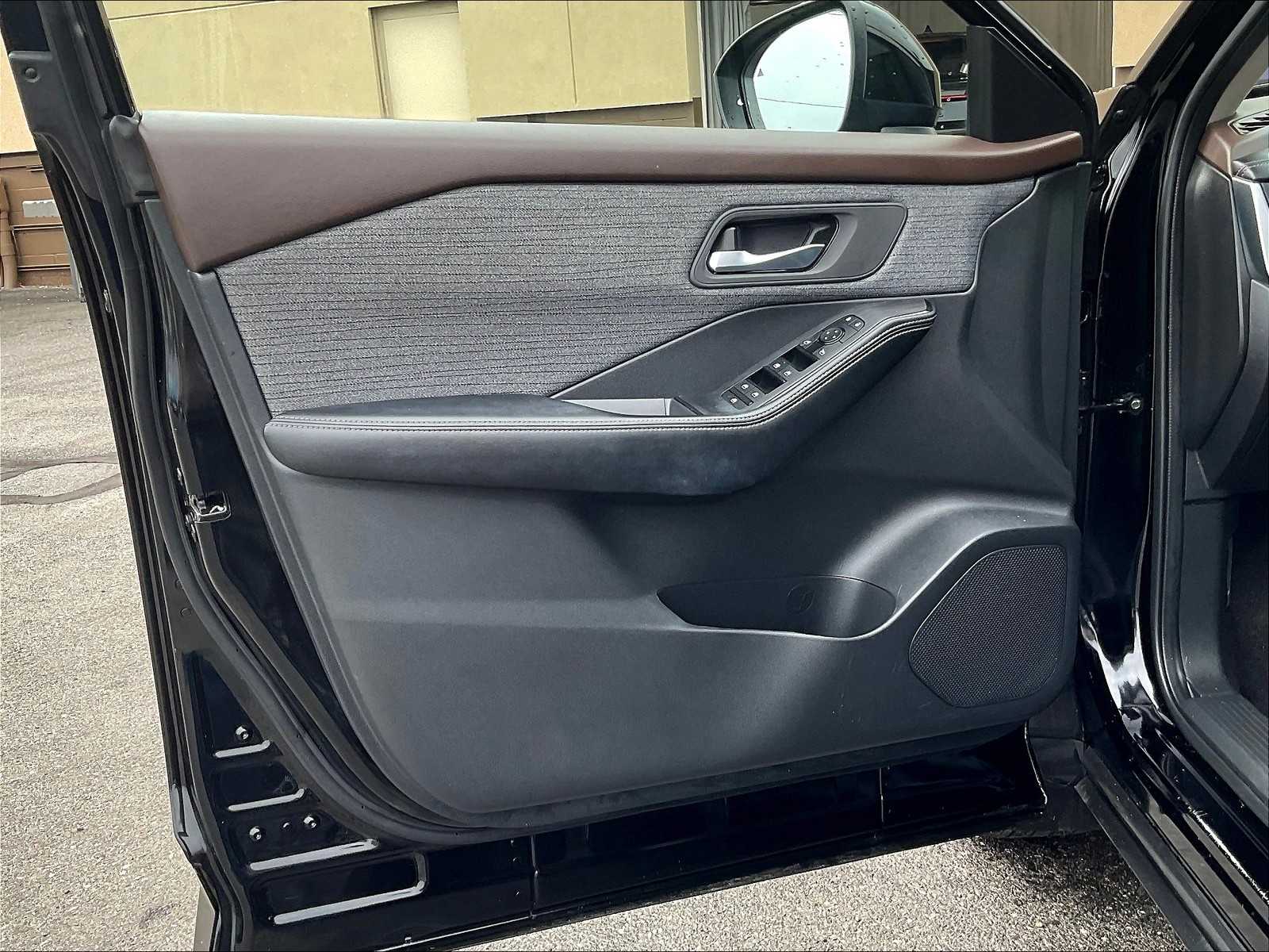 2023 Nissan Rogue SV photo 8
