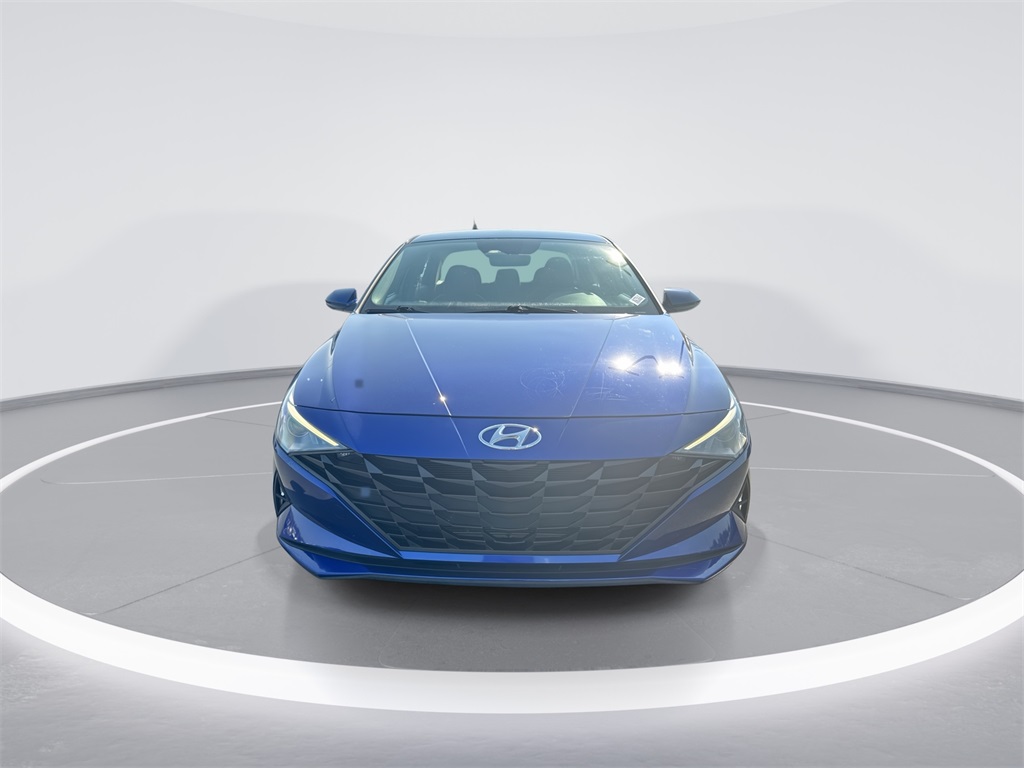 2022 Hyundai Elantra SEL photo 3