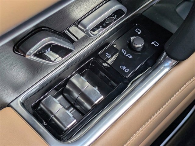 2025 Land Rover Range Rover SE photo 26