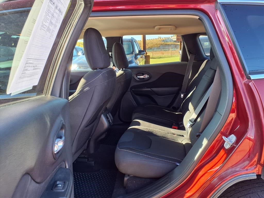 2016 Jeep Cherokee Latitude photo 3