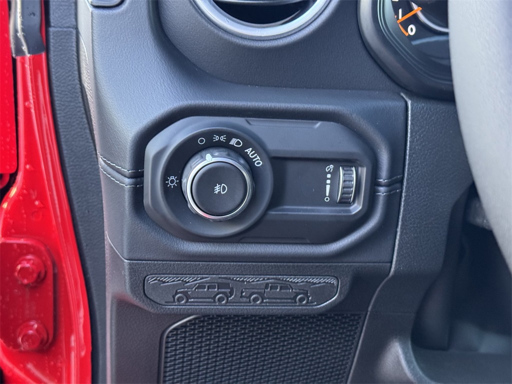 2025 Jeep Wrangler Sahara photo 15