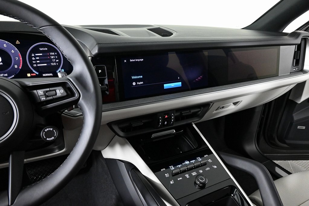 2025 Porsche Cayenne photo 12