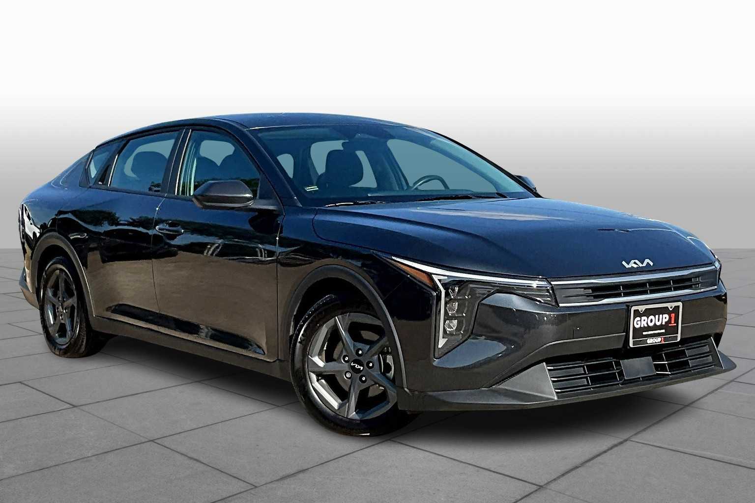 2025 Kia K4 LXS photo 2
