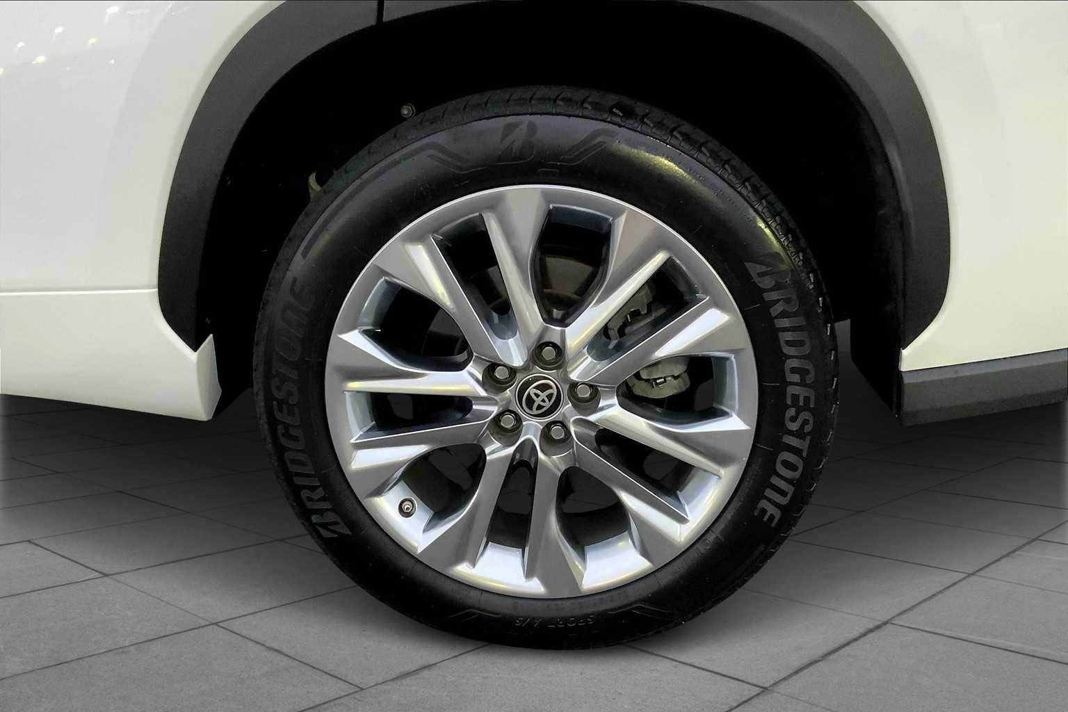 Image of 2023 Toyota Highlander Limited FWD