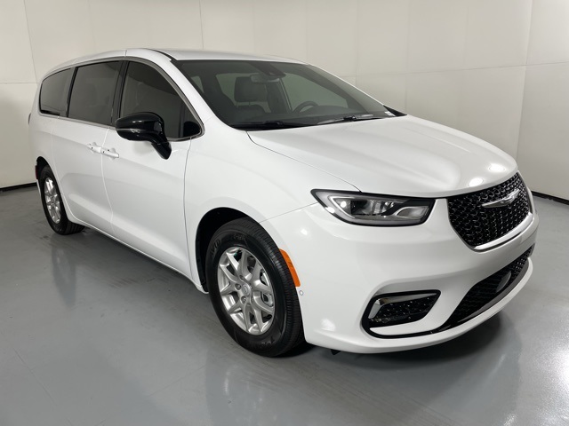 2025 Chrysler Pacifica photo 2