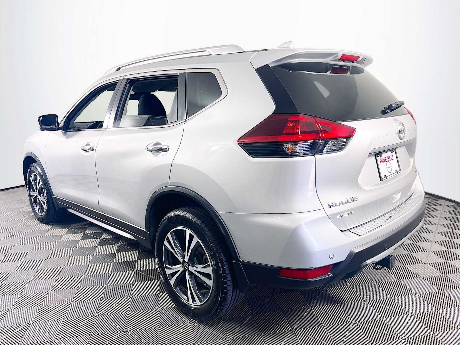 2020 Nissan Rogue SV photo 6