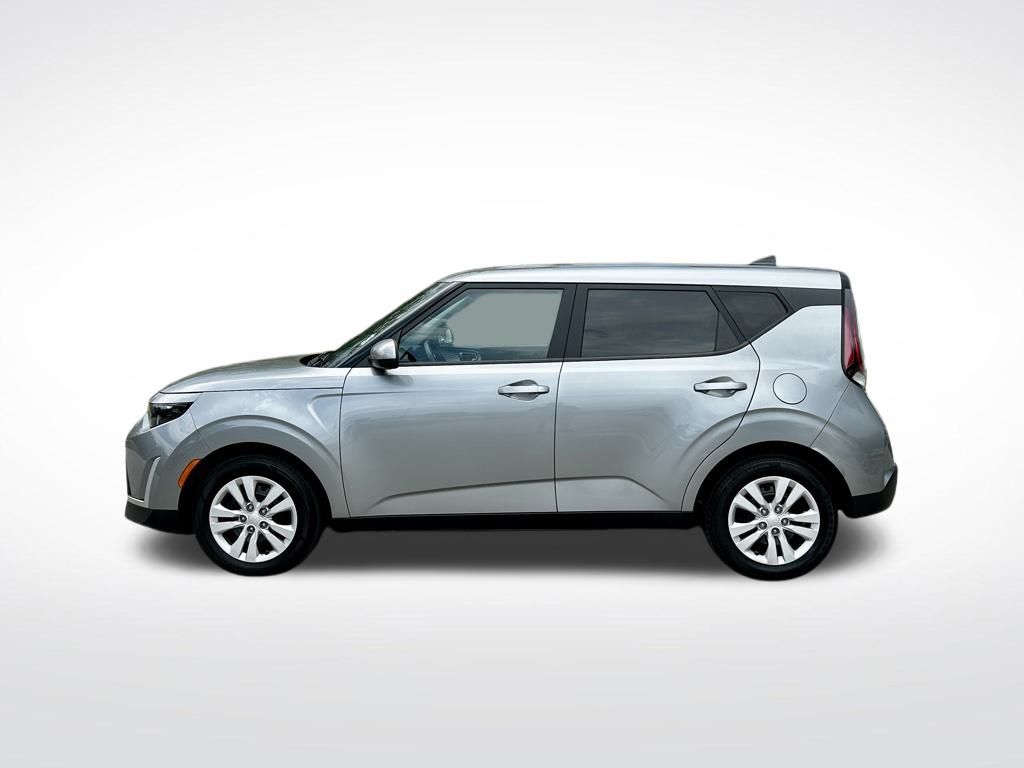 2023 Kia Soul LX photo 3