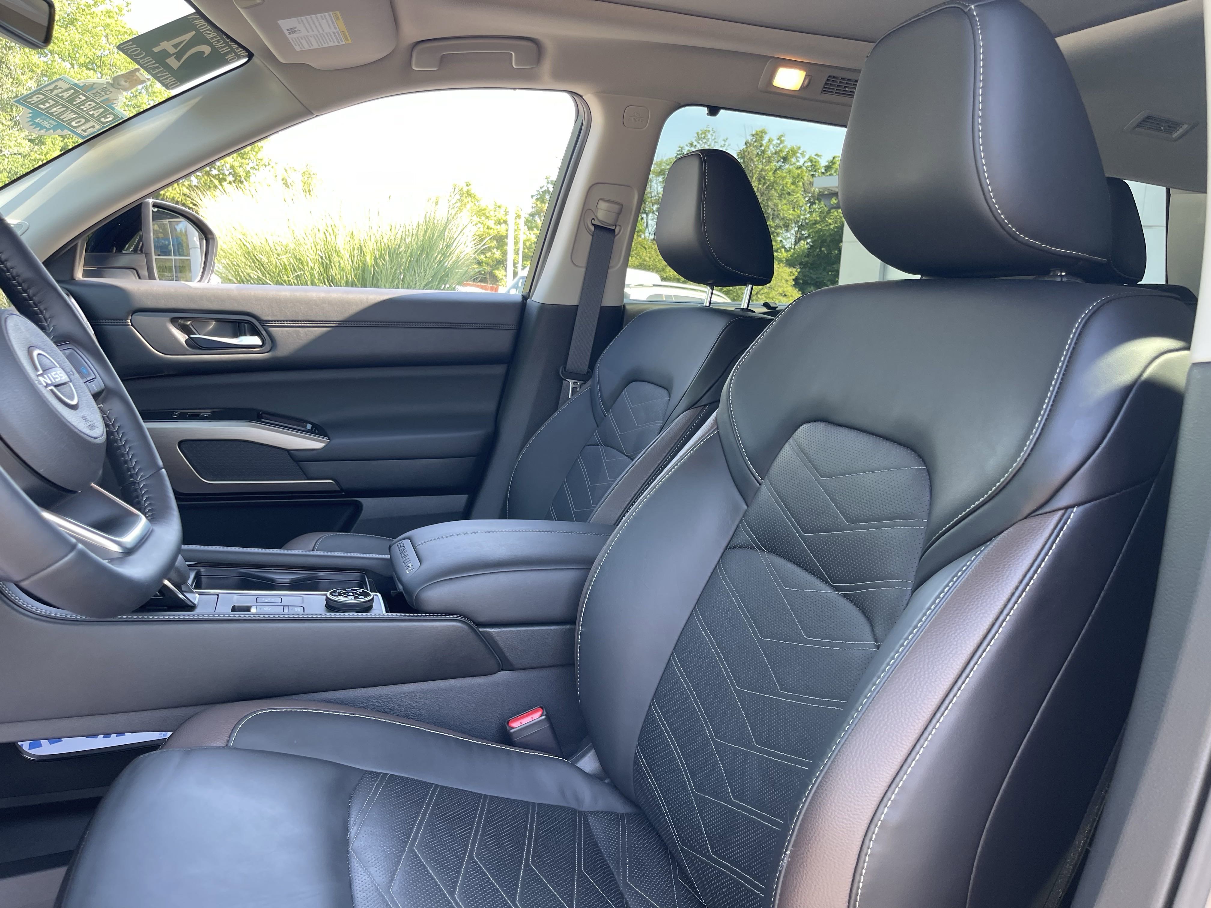 2024 Nissan Pathfinder Platinum photo 3