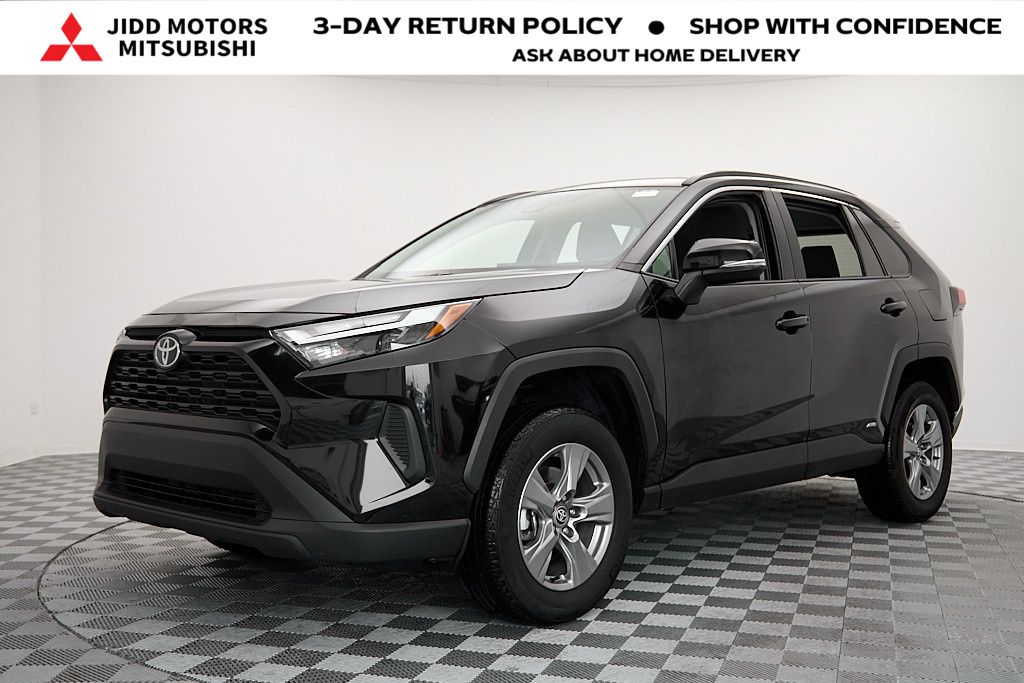 2025 Toyota RAV4 XLE's photo