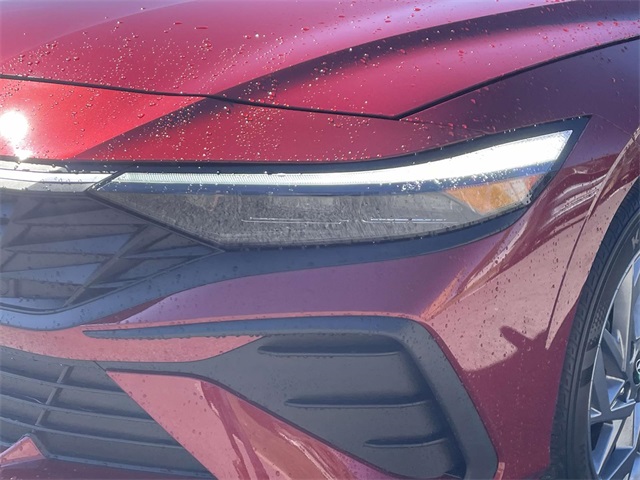2024 Hyundai Elantra SEL photo 9