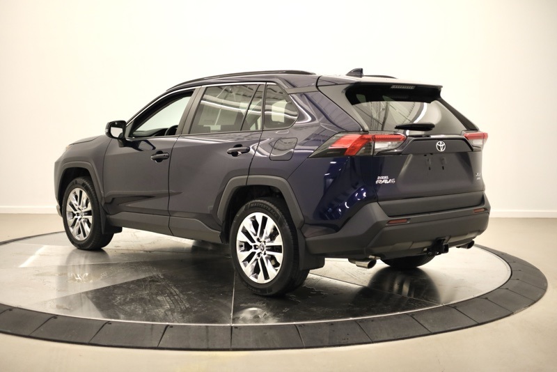 2021 Toyota RAV4 XLE Premium photo 4