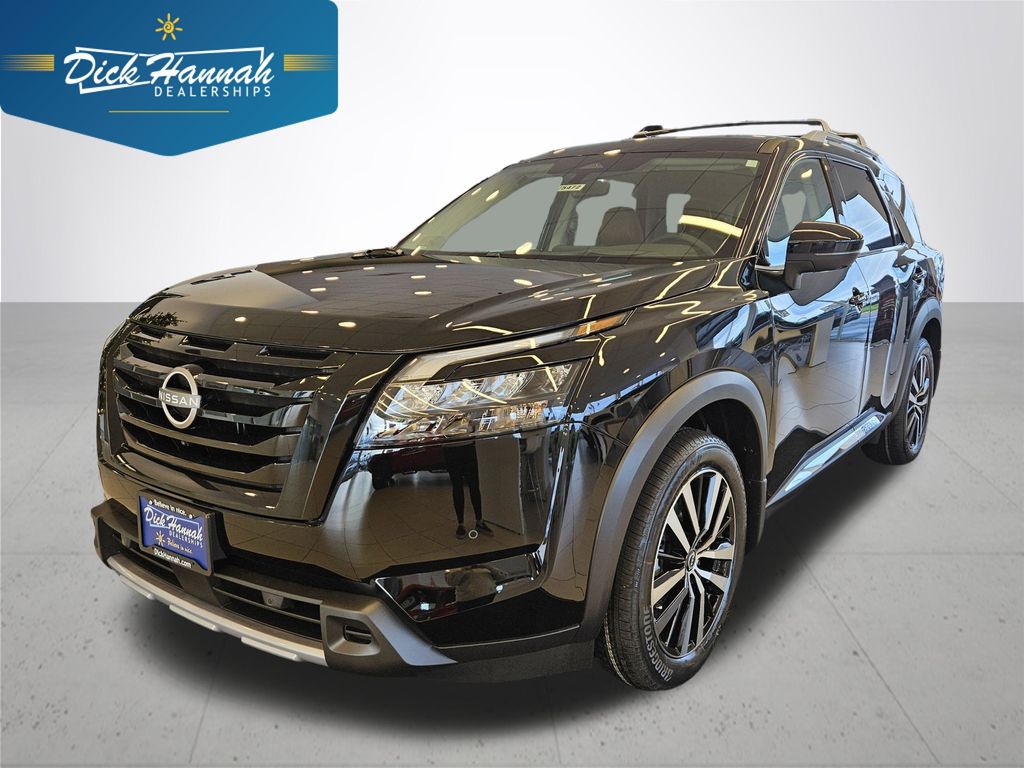2025 Nissan Pathfinder Platinum's photo