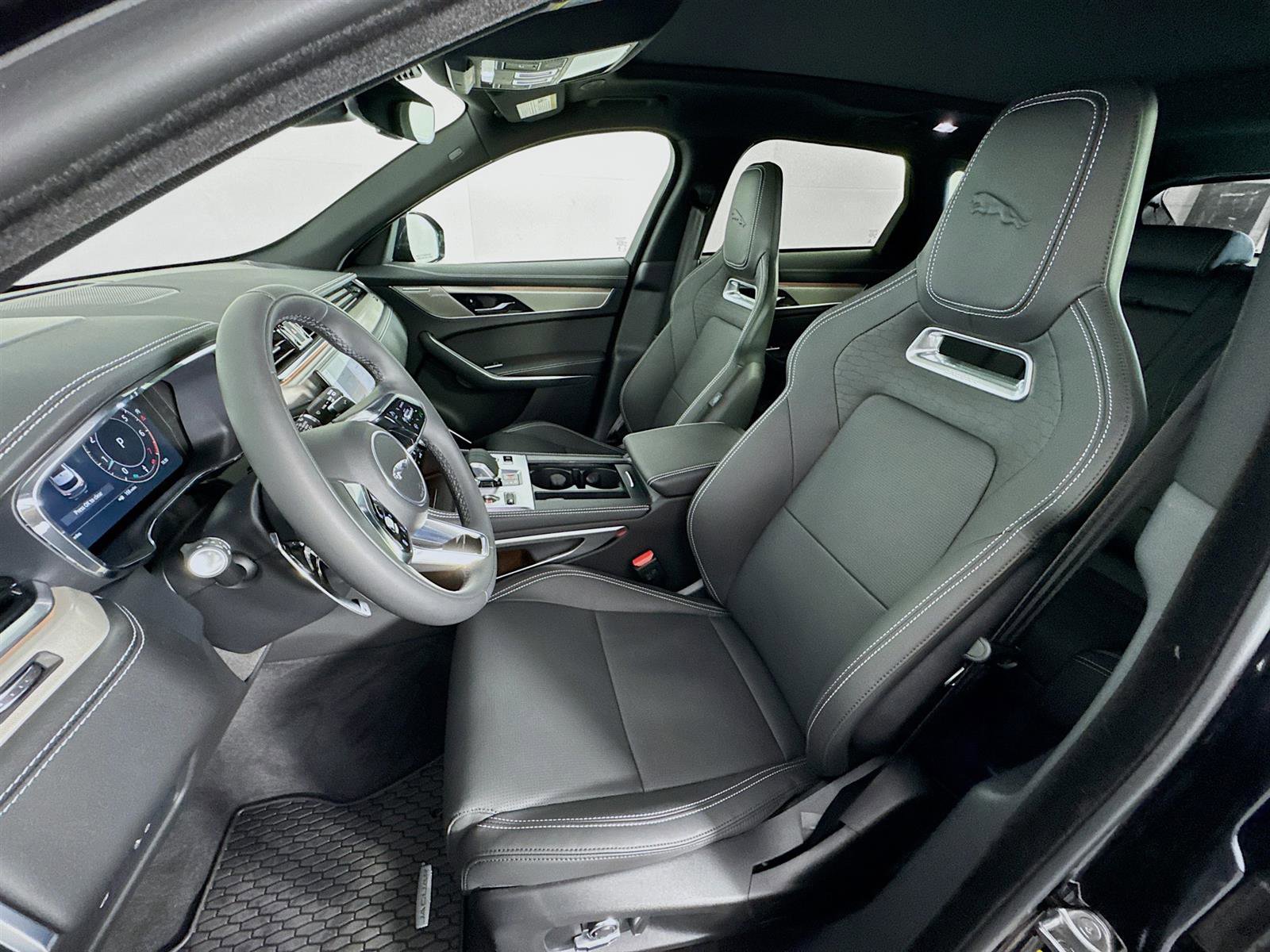 2026 Jaguar F-PACE P250 R-Dynamic S photo 10