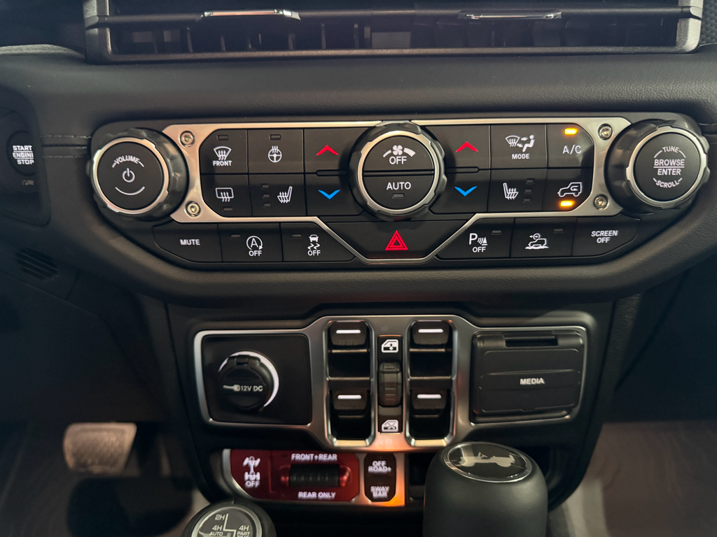 2025 Jeep Wrangler Rubicon X photo 31