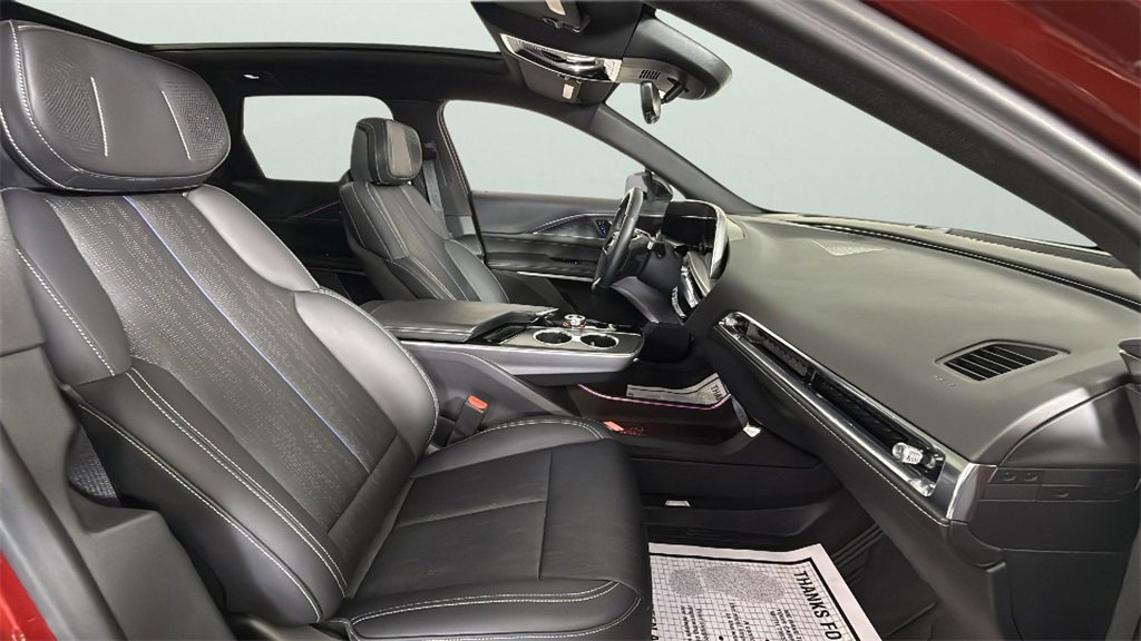2024 Cadillac Lyriq Luxury photo 32