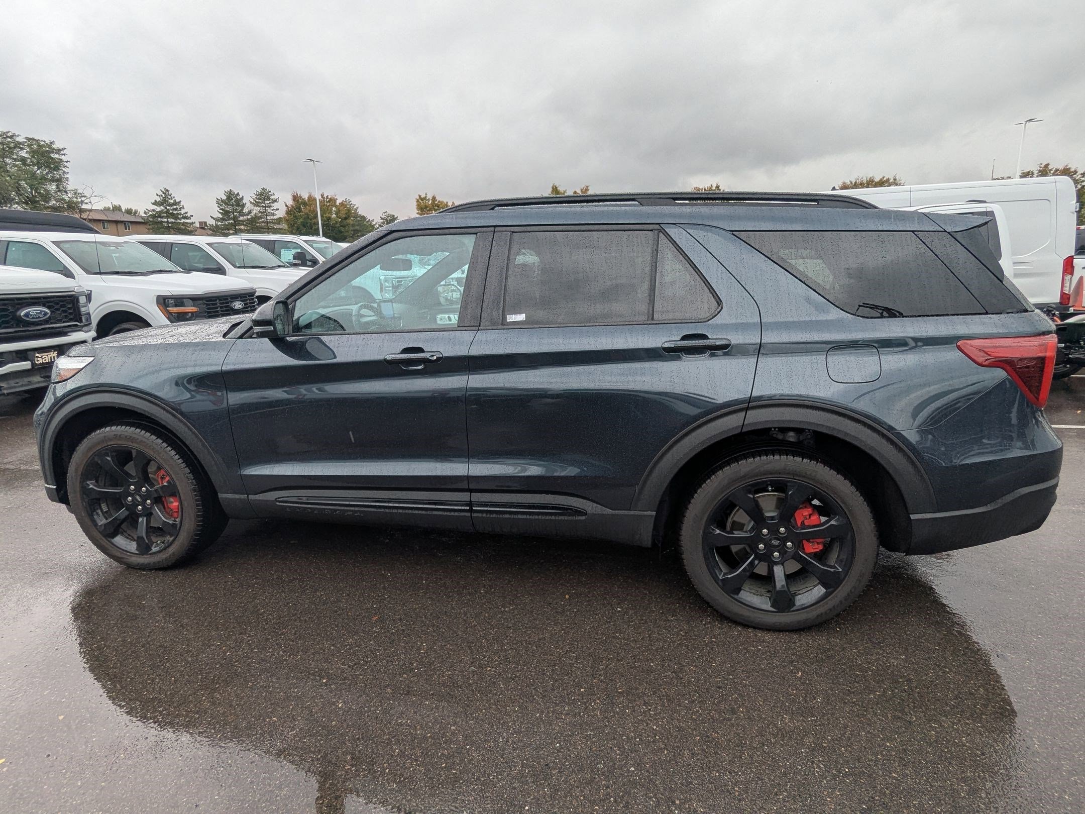 2024 Ford Explorer ST photo 3