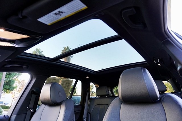 Used 2020 White BMW sDrive40i image 17