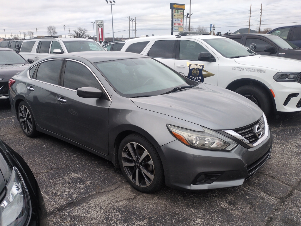 2016 Nissan Altima 2.5 SR photo 3