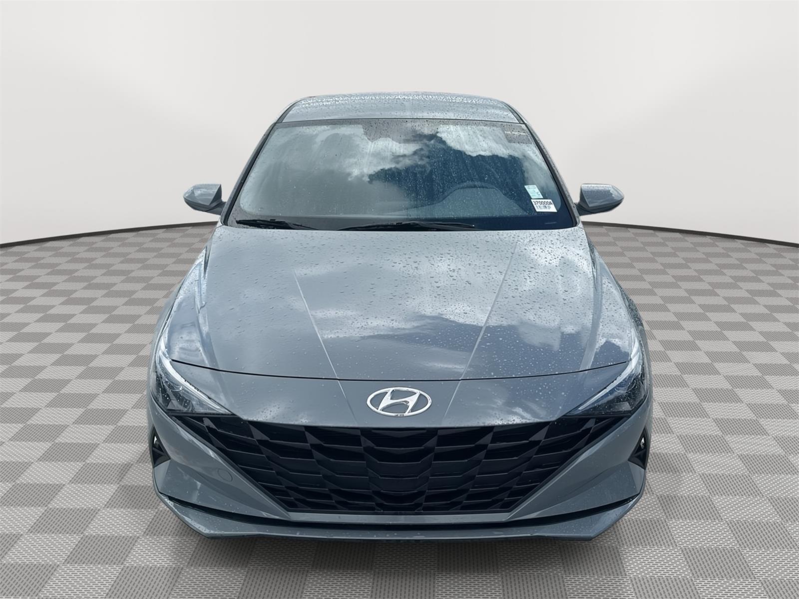 2022 Hyundai Elantra SEL photo 2