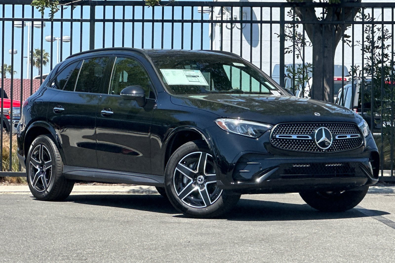 2025 Mercedes Benz GLC 300 photo 2