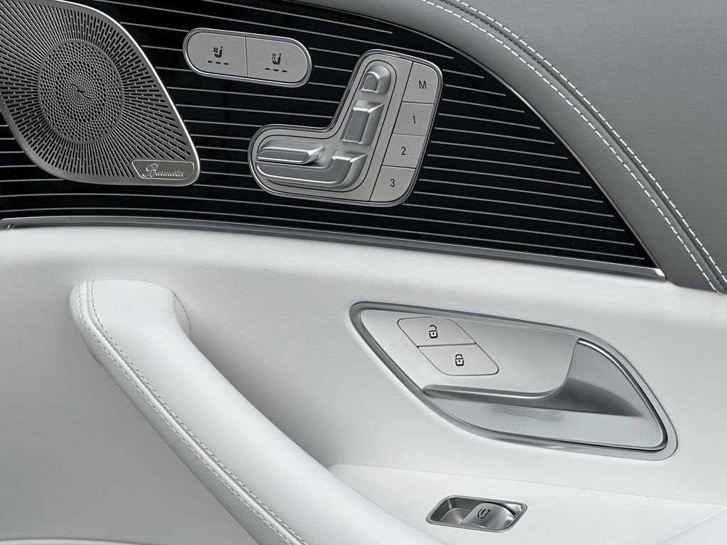 2025 Mercedes Benz GLS Maybach 600 4MATIC photo 17