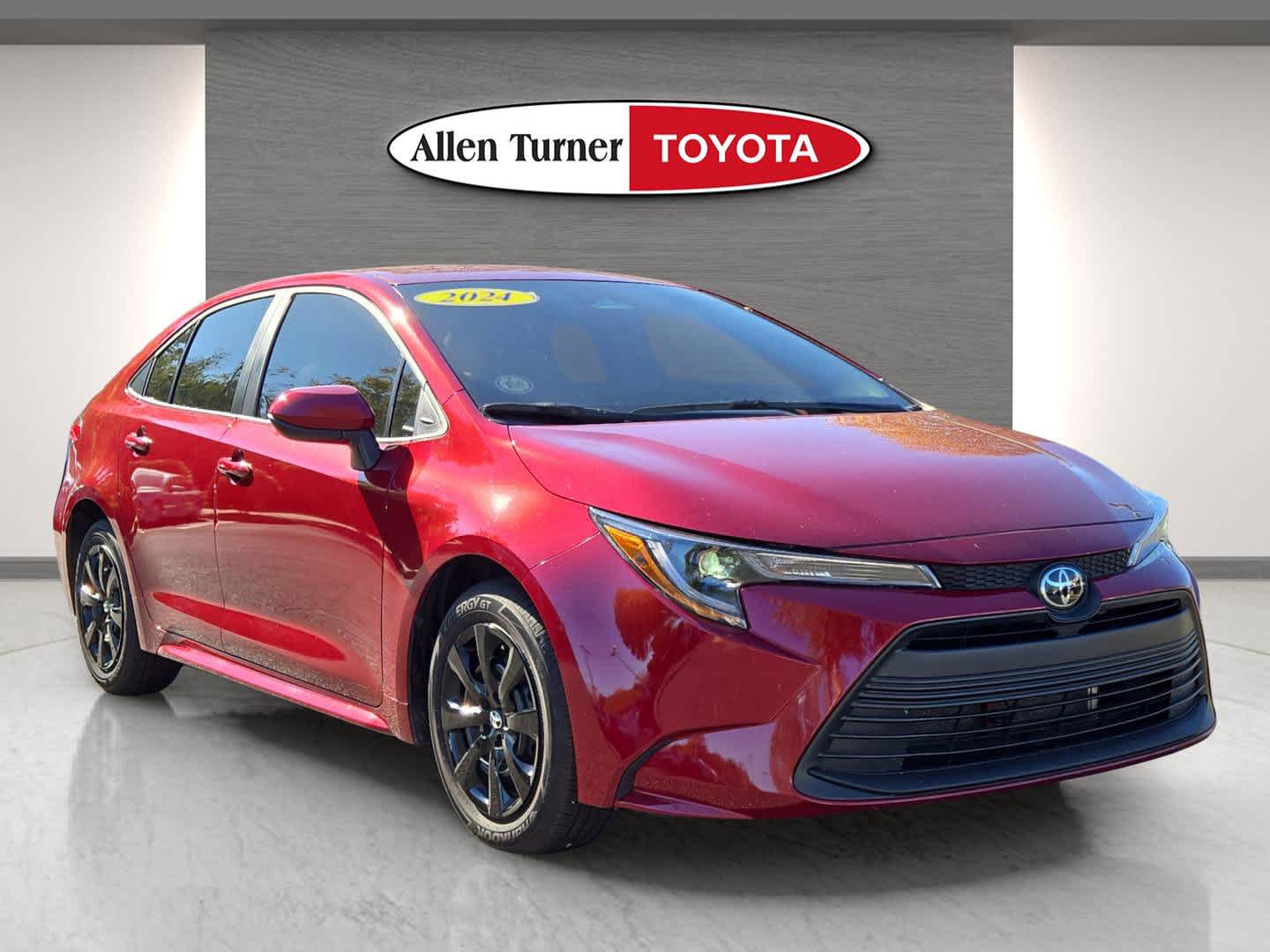 2024 Toyota Corolla LE's photo