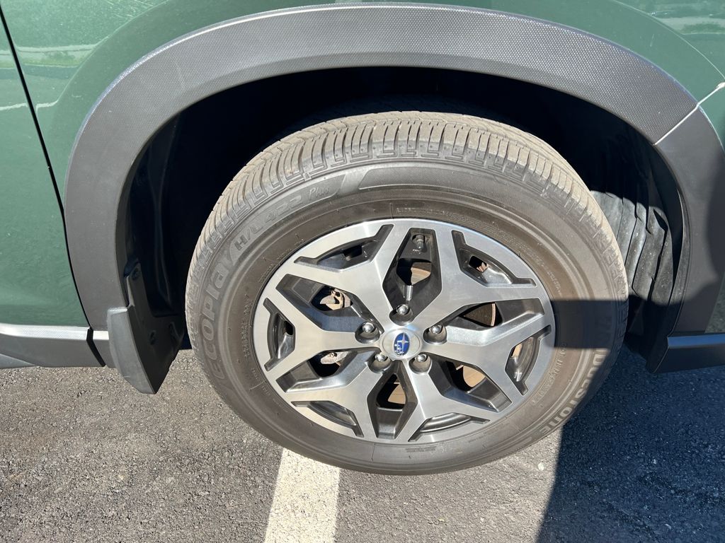 2023 Subaru Forester Premium photo 2