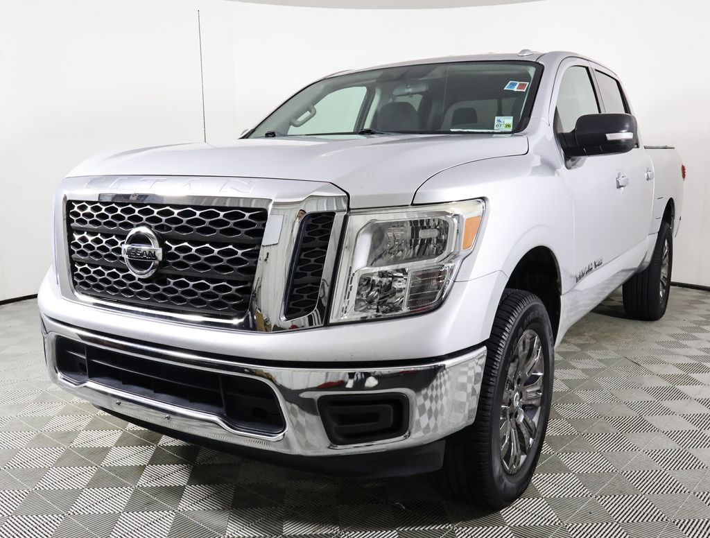 2018 Nissan Titan SV photo 2