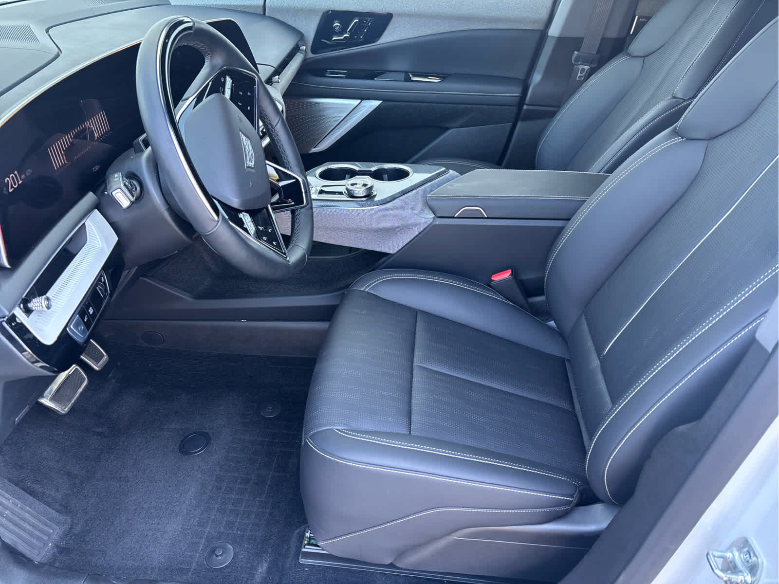 2025 Cadillac Optiq Luxury photo 9