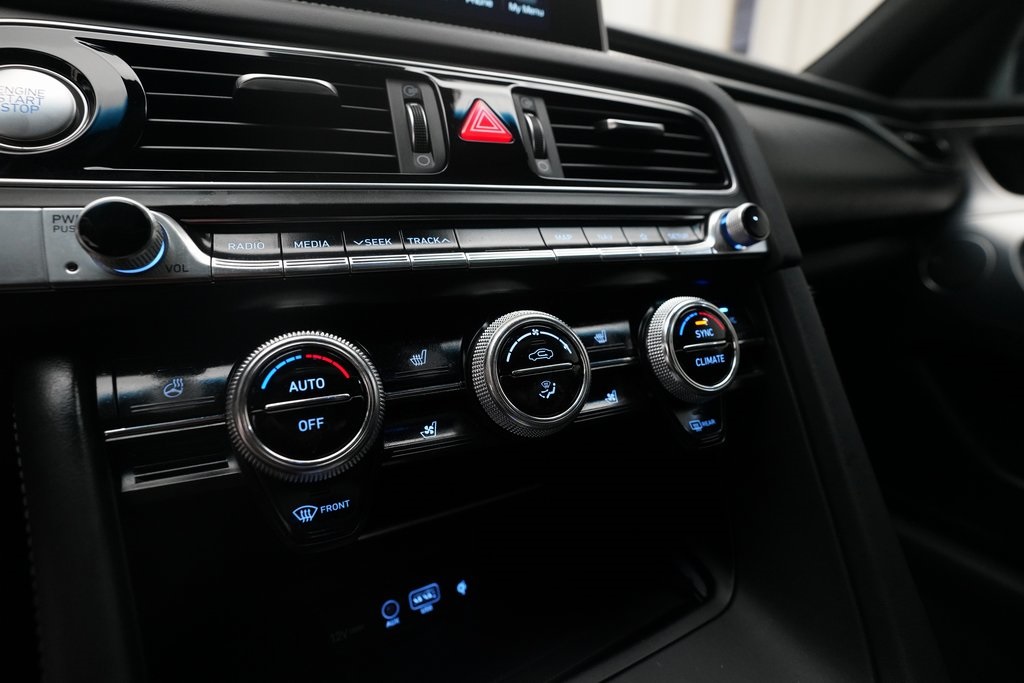 2021 Genesis G70 3.3T photo 17