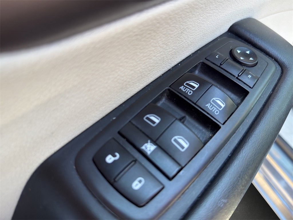 2019 Chrysler Pacifica Touring L photo 11