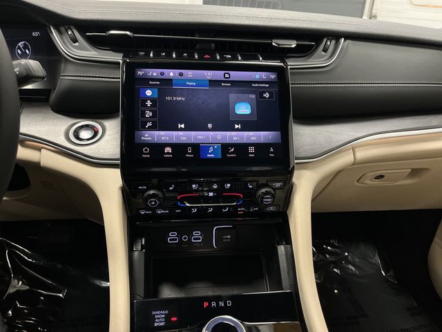 2024 Jeep Grand Cherokee Limited photo 8
