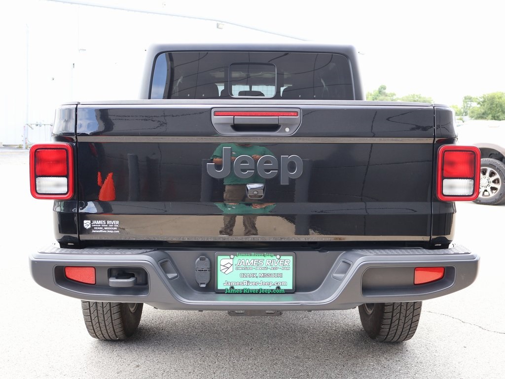 2023 Jeep Gladiator Sport photo 3