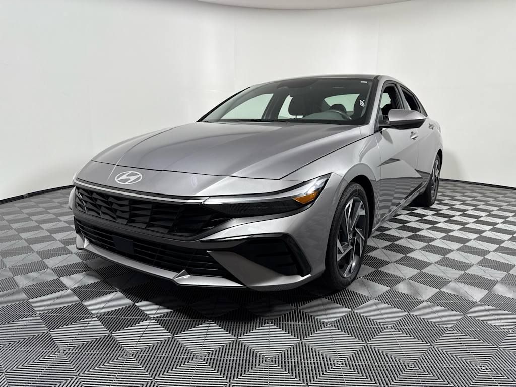 2025 Hyundai Elantra SEL's photo