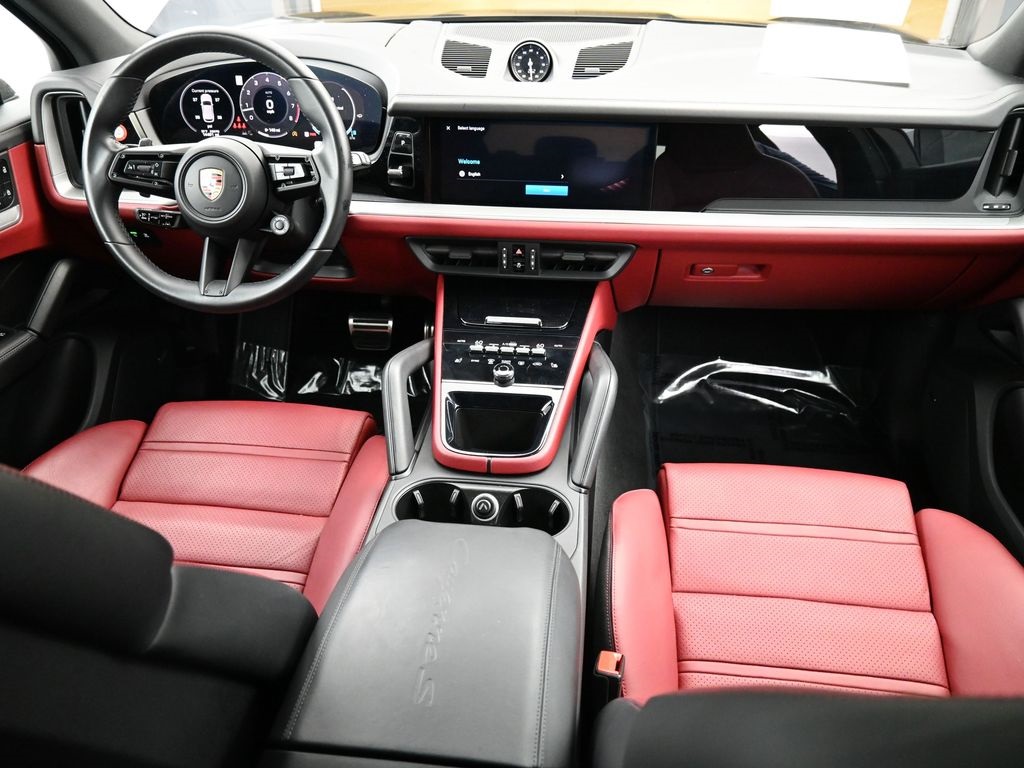 2024 Porsche Cayenne S photo 17