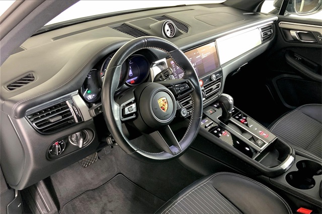 2023 Porsche Macan T photo 4