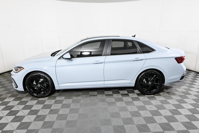 2025 Volkswagen Jetta 1.5T SE photo 3