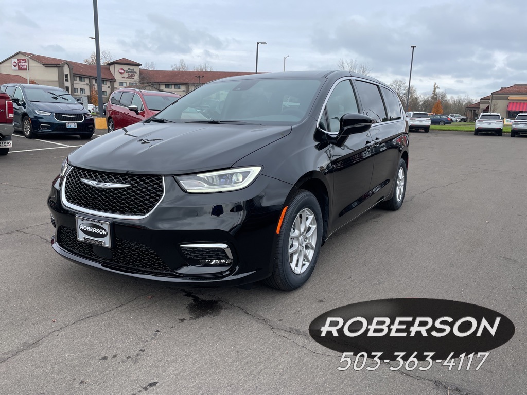 2026 Chrysler Pacifica Select's photo