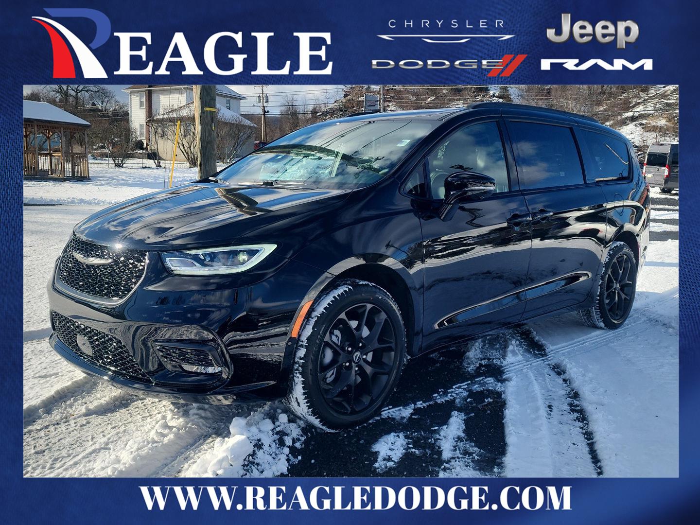 2026 Chrysler Pacifica Select's photo