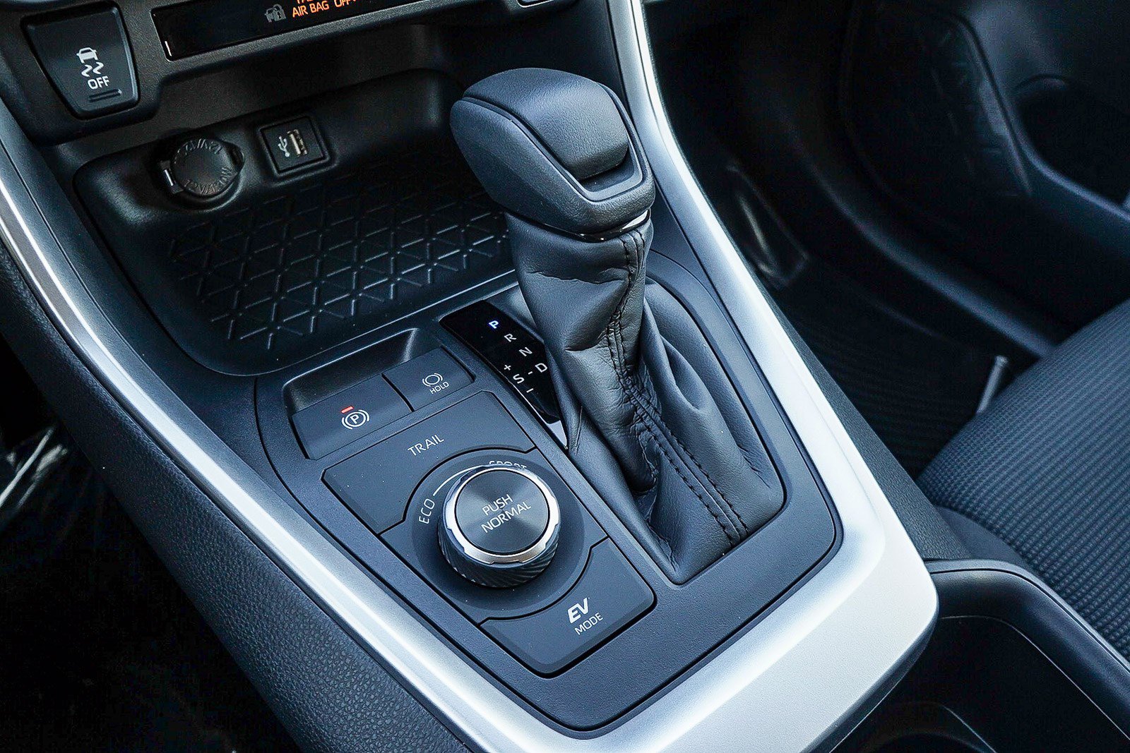 2025 Toyota RAV4 Hybrid LE photo 17