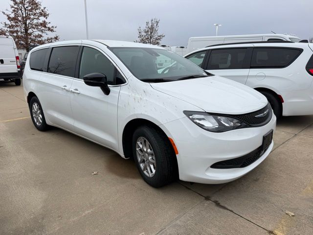 2026 Chrysler Voyager LX's photo