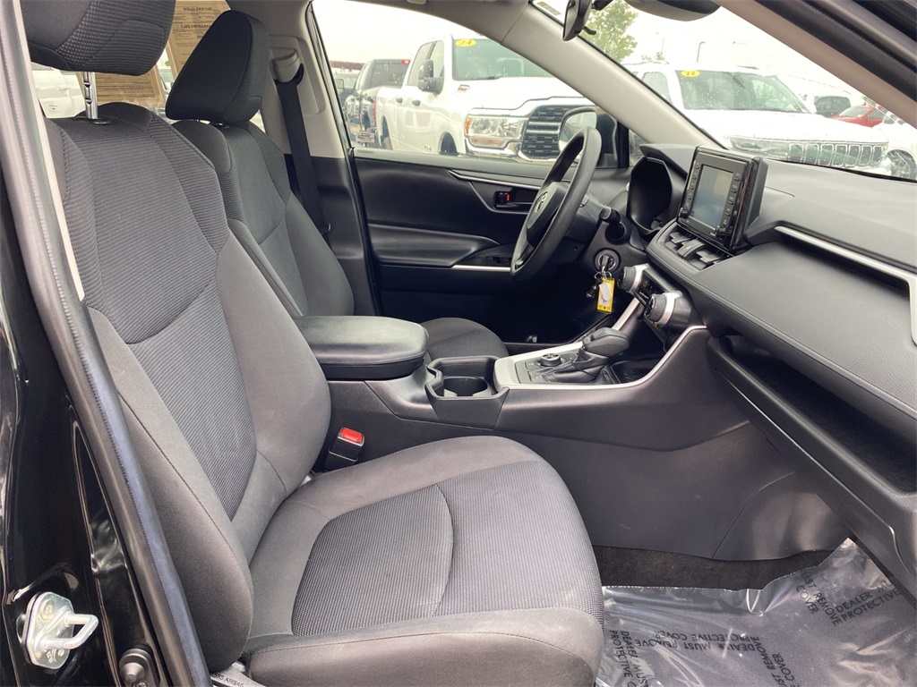 2020 Toyota RAV4 Hybrid LE photo 23