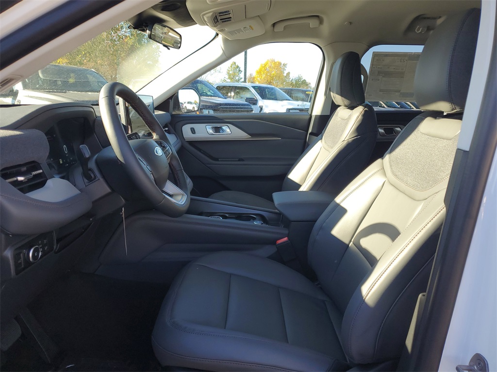 2026 Ford Explorer photo 3