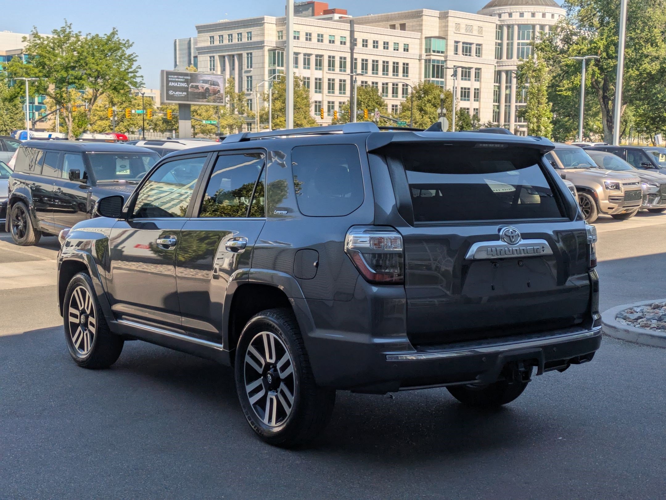 2023 Toyota 4Runner Limited photo 4